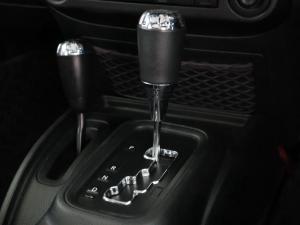 Jeep Wrangler Unlimited 3.6L Polar Edition - Image 20