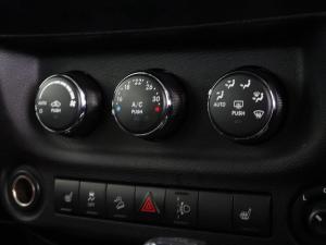Jeep Wrangler Unlimited 3.6L Polar Edition - Image 23