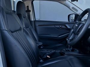 Isuzu D-Max 1.9TD double cab L 4x4 manual - Image 10