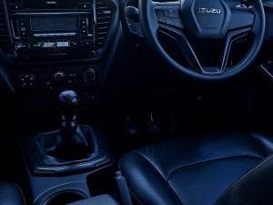 Isuzu D-Max 1.9TD double cab L 4x4 manual - Image 13