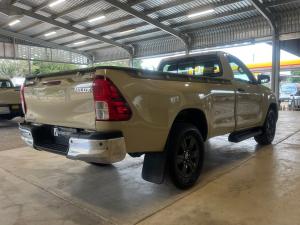 Toyota Hilux 2.4GD-6 single cab Raider manual - Image 2