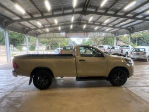 Toyota Hilux 2.4GD-6 single cab Raider manual - Image 3