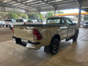 Toyota Hilux 2.4GD-6 single cab Raider manual - Image 2