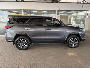 Toyota Fortuner 2.4GD-6 4x4 - Image 3