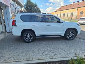 Toyota Land Cruiser Prado 2.8GD VX-L - Image 3
