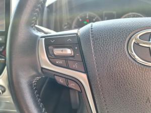 Toyota Land Cruiser 200 4.5D-4D V8 VX-R - Image 9