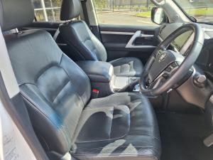 Toyota Land Cruiser 200 4.5D-4D V8 VX-R - Image 14