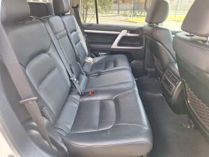 Toyota Land Cruiser 200 4.5D-4D V8 VX-R - Image 15