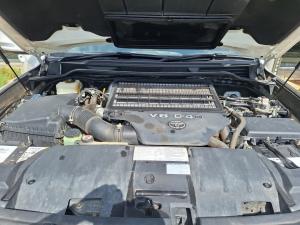 Toyota Land Cruiser 200 4.5D-4D V8 VX-R - Image 16