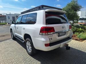 Toyota Land Cruiser 200 4.5D-4D V8 VX-R - Image 18