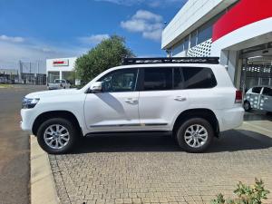 Toyota Land Cruiser 200 4.5D-4D V8 VX-R - Image 19