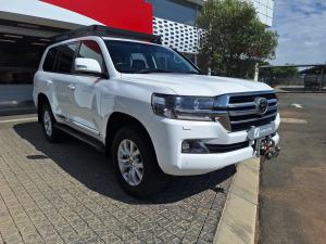 Toyota Land Cruiser 200 4.5D-4D V8 VX-R - Image 1