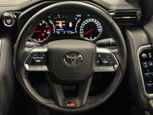 Toyota Land Cruiser 300 3.5T GR-Sport - Image 8