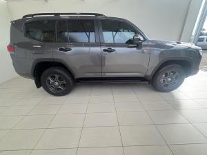 Toyota Land Cruiser 300 3.3D GR-Sport - Image 3
