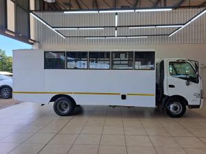 Hino Hino 300 916 LWBChassis Cab - Image 3