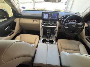 Toyota Land Cruiser 300 3.5T ZX - Image 6