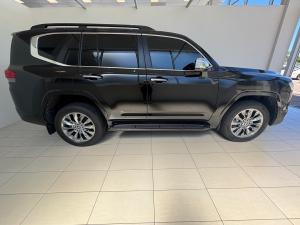 Toyota Land Cruiser 300 3.5T ZX - Image 3