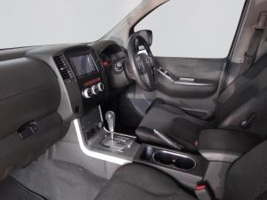 Nissan Navara 2.5 dCi LE 4X4 automaticD/C - Image 3