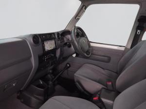Toyota Landcruiser 76 4.5D V8 S/W - Image 3