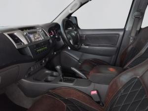 Toyota Hilux 3.0D-4D Raider Raised Body automaticD/C - Image 3
