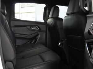 Isuzu D-Max 3.0TD double cab V-Cross - Image 18