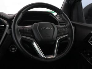 Isuzu D-Max 3.0TD double cab V-Cross - Image 26