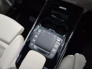 Mercedes-Benz GLA GLA200 - Image 18
