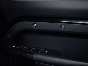 Land Rover Defender 110 V8 - Image 16