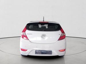 Hyundai Accent hatch 1.6 Fluid auto - Image 5