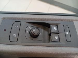 Volkswagen Transporter 2.0TDI Kombi SWB Trendline auto - Image 9