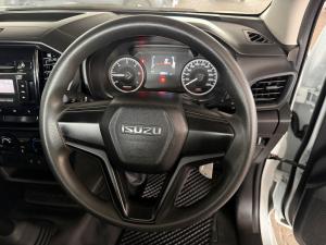 Isuzu D-Max 1.9TD single cab L manual - Image 8