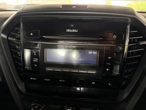 Isuzu D-Max 1.9TD single cab L manual - Image 10