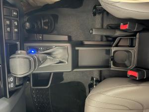 Toyota Land Cruiser 76 2.8GD-6 station wagon VX - Image 12