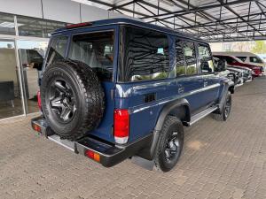 Toyota Land Cruiser 76 2.8GD-6 station wagon VX - Image 2