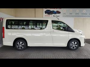 Toyota Quantum 2.8 LWB bus 11-seater GL - Image 3