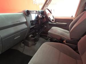 Toyota Land Cruiser 79 4.5DS/C - Image 7