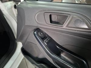 Ford Fiesta 5-door 1.4 Ambiente (aircon+audio) - Image 6