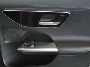 Mercedes-Benz C-Class C220d Avantgarde - Image 19
