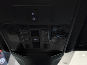 Volkswagen T-Roc 2.0TSI 4Motion R-Line - Image 27