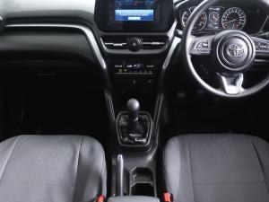 Toyota Urban Cruiser 1.5 XR manual - Image 13