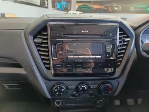 Isuzu D-Max 1.9TD double cab L 4x4 manual - Image 11