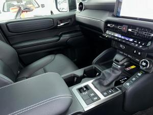 Toyota Land Cruiser Prado 2.8GD VX-L - Image 15