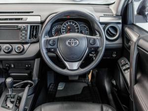 Toyota RAV4 2.0 GX auto - Image 8