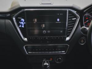 Isuzu D-Max 3.0TD double cab V-Cross 4x4 - Image 27