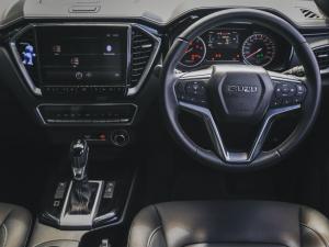 Isuzu D-Max 3.0TD double cab V-Cross 4x4 - Image 28