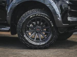 Isuzu D-Max 3.0TD double cab V-Cross 4x4 - Image 2