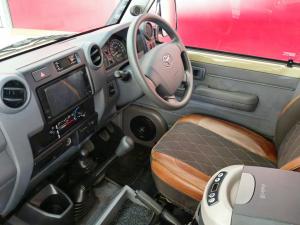 Toyota Land Cruiser 76 4.5D-4D V8 station wagon LX - Image 28