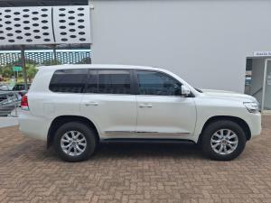Toyota Land Cruiser 200 4.5D-4D V8 VX - Image 3