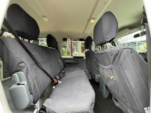 Toyota Land Cruiser 76 4.5D-4D V8 station wagon LX - Image 9