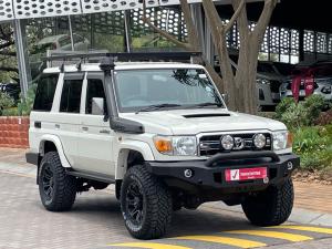 Toyota Land Cruiser 76 4.5D-4D V8 station wagon LX - Image 1